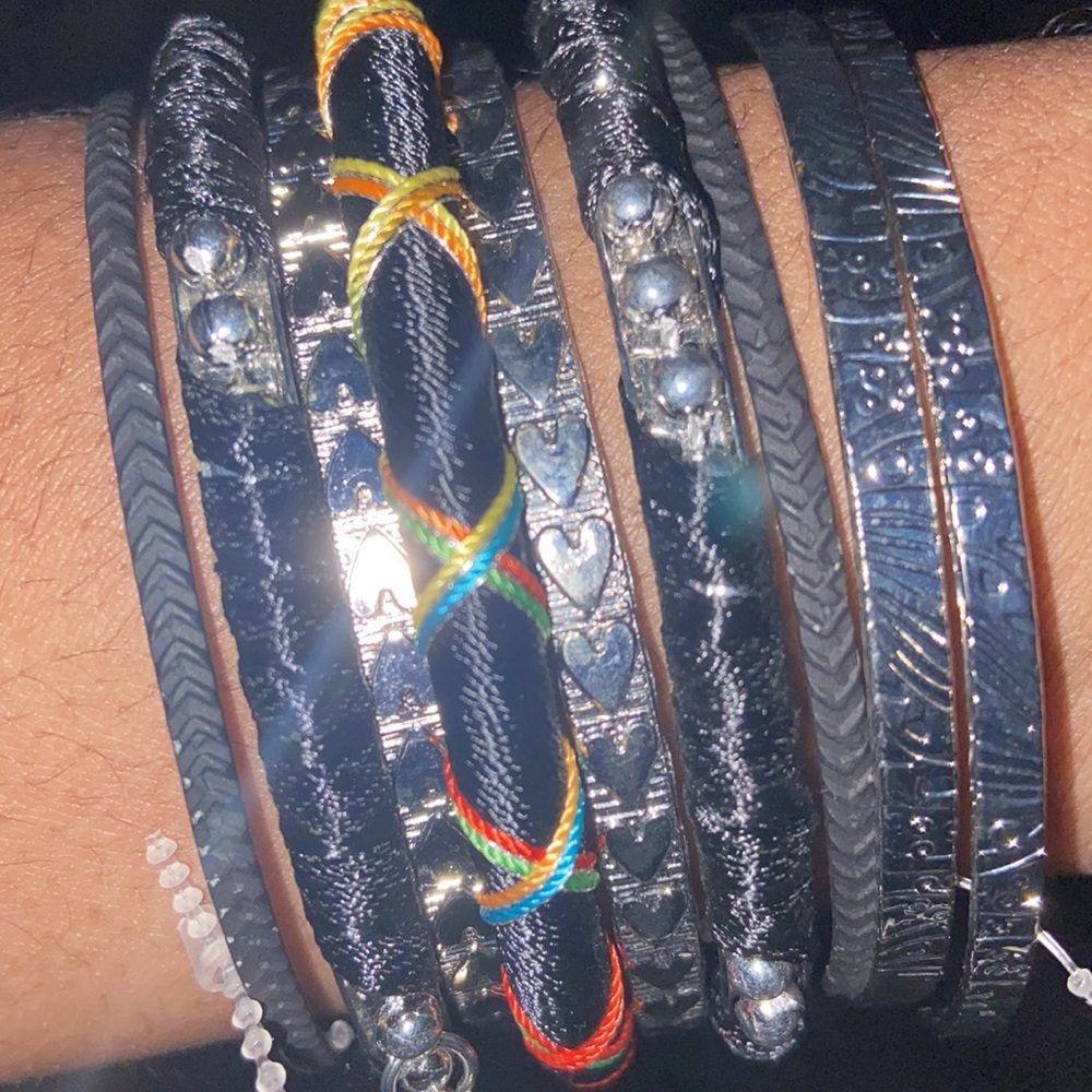Bracelets - Picture 2 of 4